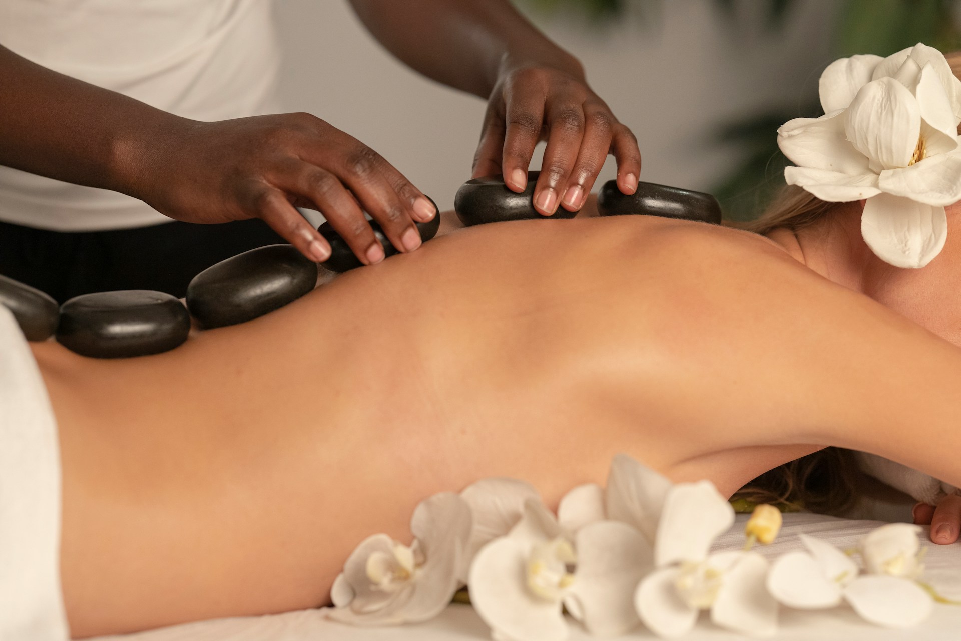 How Tantra Massage Can Improve Your Well-Being 
